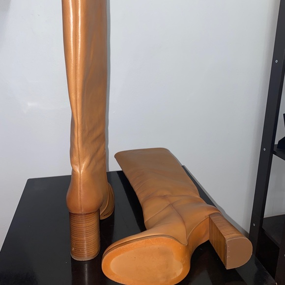 Massimo Dutti - Brown leather knee high boot! - Picture 3 of 5